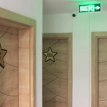 Retro Star أنطاليا