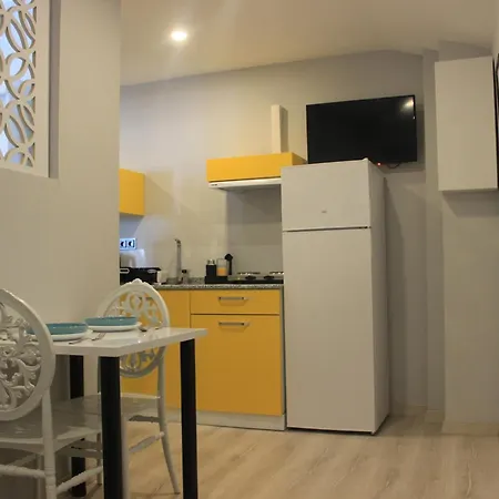 Retro Star Aparthotel 3*
