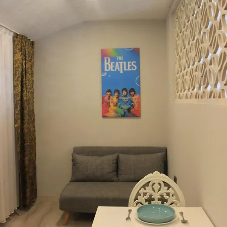 Retro Star Apart Otel